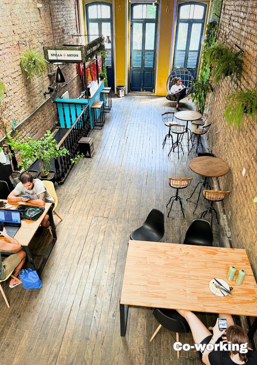 Por el Mundo Hostel