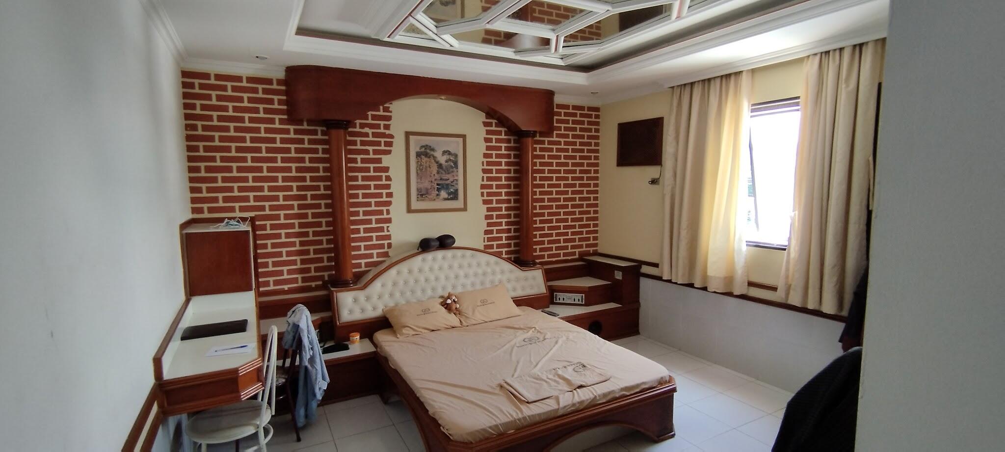 North Palace Hotel